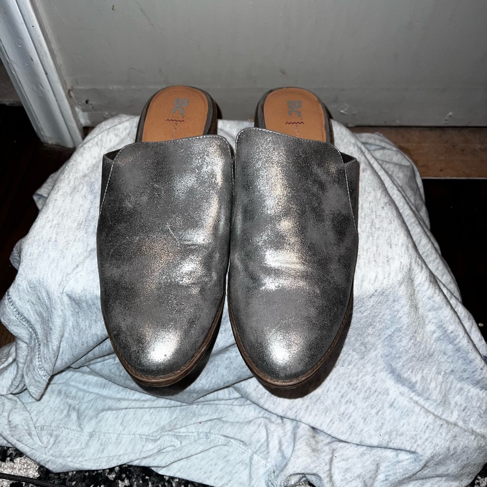 Born in California silver slip on Sz 8.5